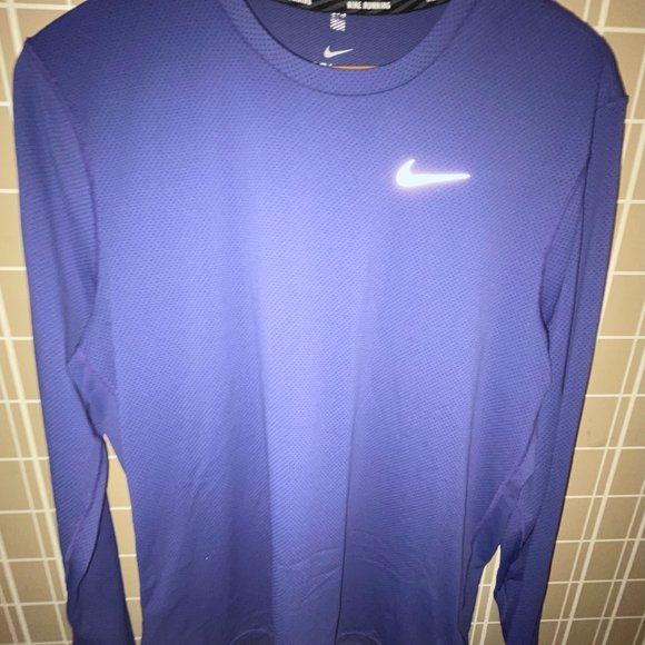 Nike Dri-FIT Men's Long-Sleeve Training T-Shirt (Curved Hem) - Picture 6 of 7